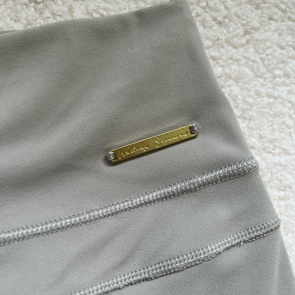 Whitney Simmons M Beige athletic shorts Gymshark - Picture 3 of 4